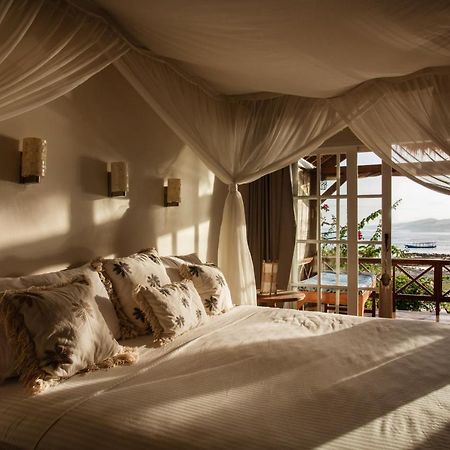 Serenity Luxurious Beachfront Villa & Spa With Private Infinity Pool, 8 Guests Гили-Эйр Экстерьер фото